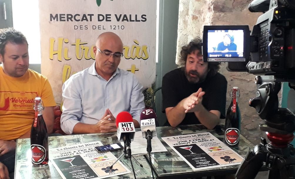 El mercat de Valls treu a plaça vermut i pinxos de fruita en una nova activitat promocional