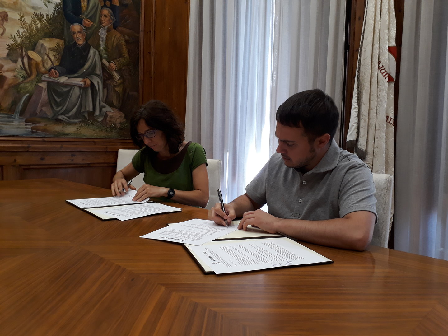 Signatura de conveni entre la Xarxa de Cultura i la Companyia Passabarret