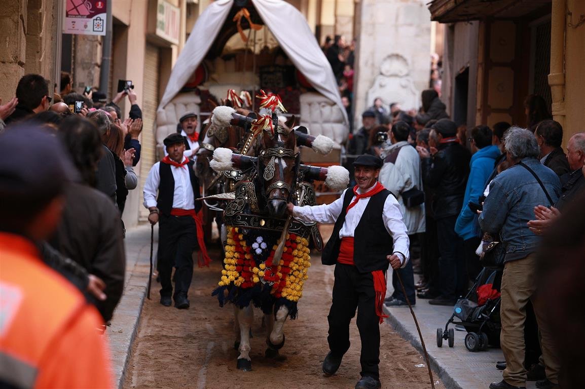 Valls celebra la tradicional festa dels Tres Tombs de Sant Antoni