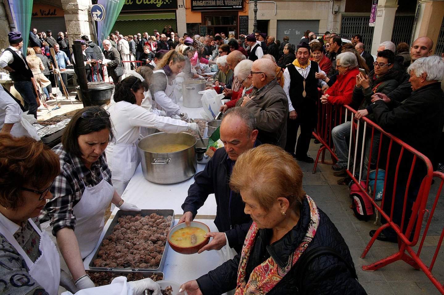 Valls i Andorra la Vella commemoren els 50 anys d'agermanament amb una gran escudellada