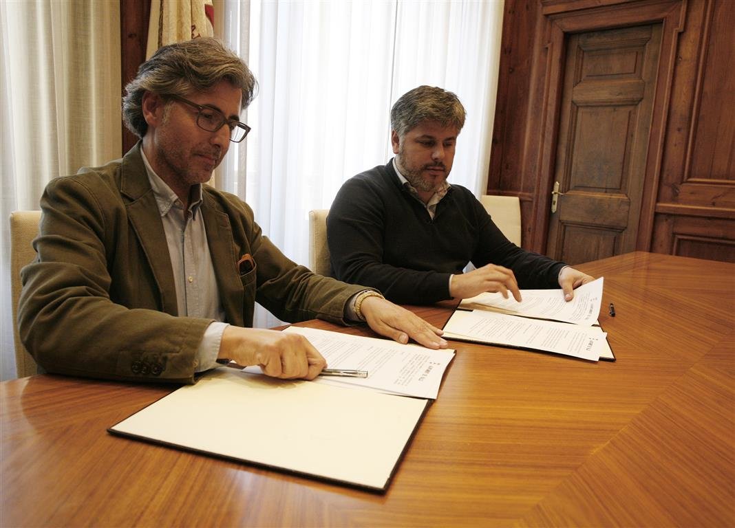 L'Ajuntament de Valls signa un conveni amb l'agrupació de confraries i germandats de la Setmana Santa