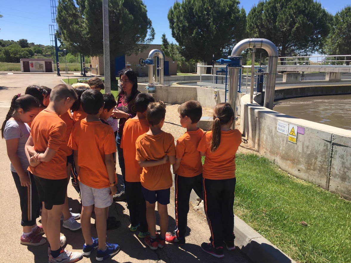 Alumnes de l'escola de Rodonyà visiten la deixalleria i la depuradora de Valls