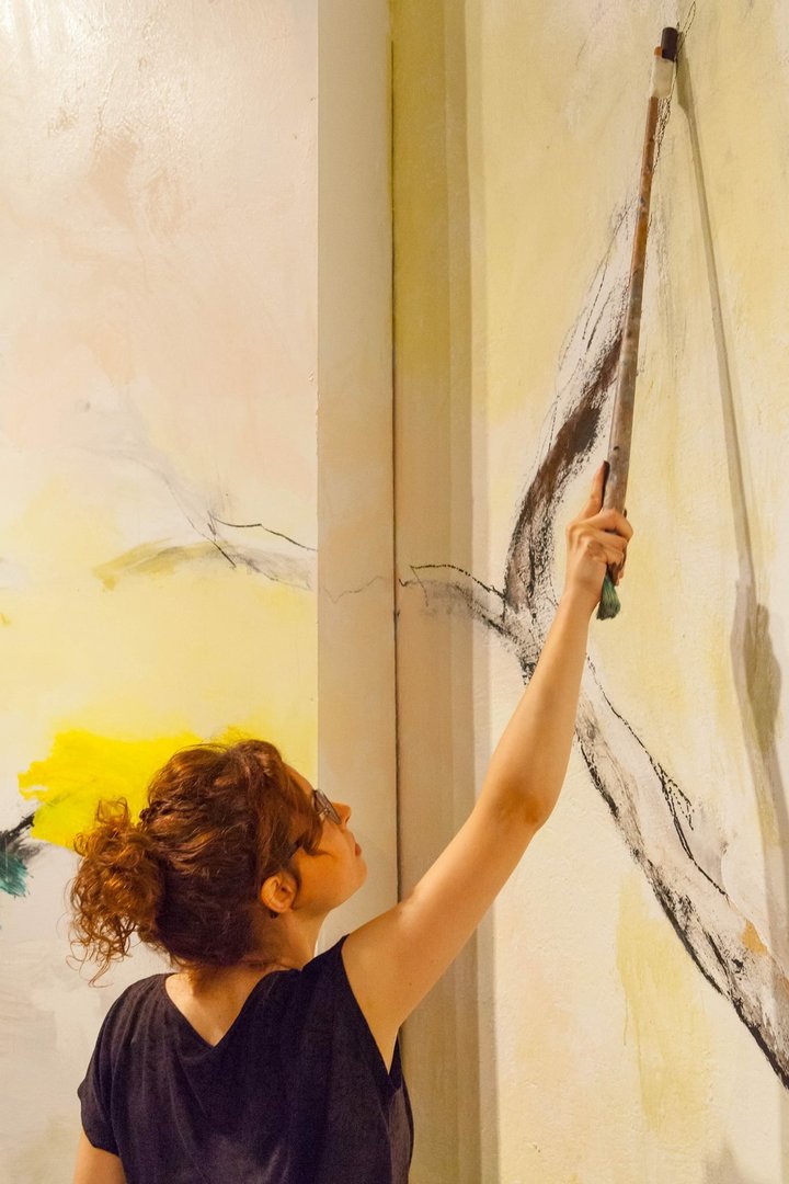 El Museu de Valls inaugura una nova pintura mural a la Capella de Sant Roc, obra d'Helena Basagañas