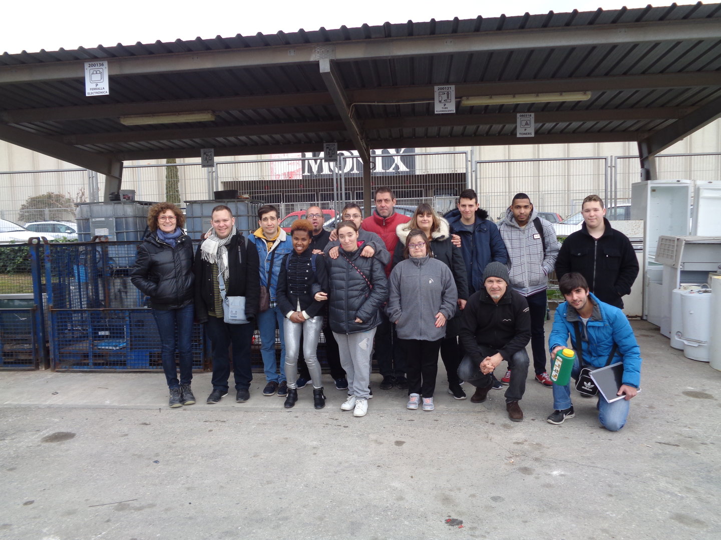 Un grup d'alumnes de GINAC visiten la Deixalleria de Valls