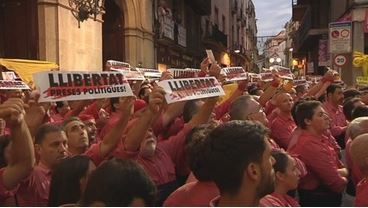 Valls reclama l'alliberament dels presos polítics durant la celebració de la Diada 