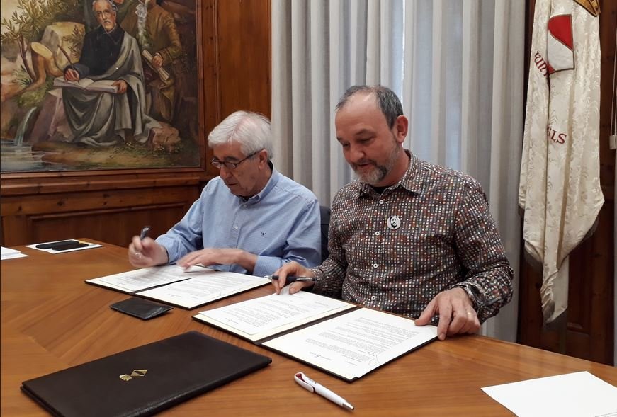 Signatura del conveni entre l'Ajuntament i la Llar del Jubilat