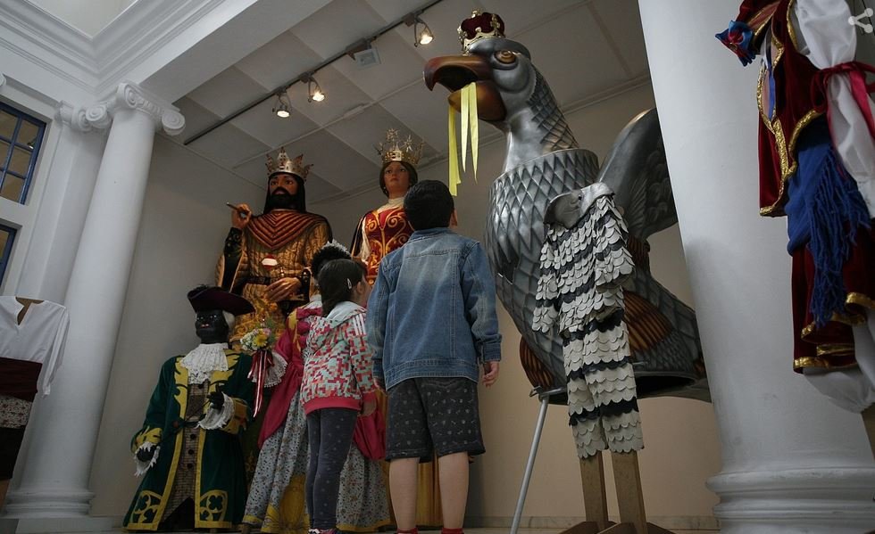 La Casa de la Festa obre portes a la Popular amb l'exposició del Seguici cerimonial