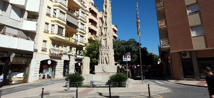 Monument als Xiquets de Valls